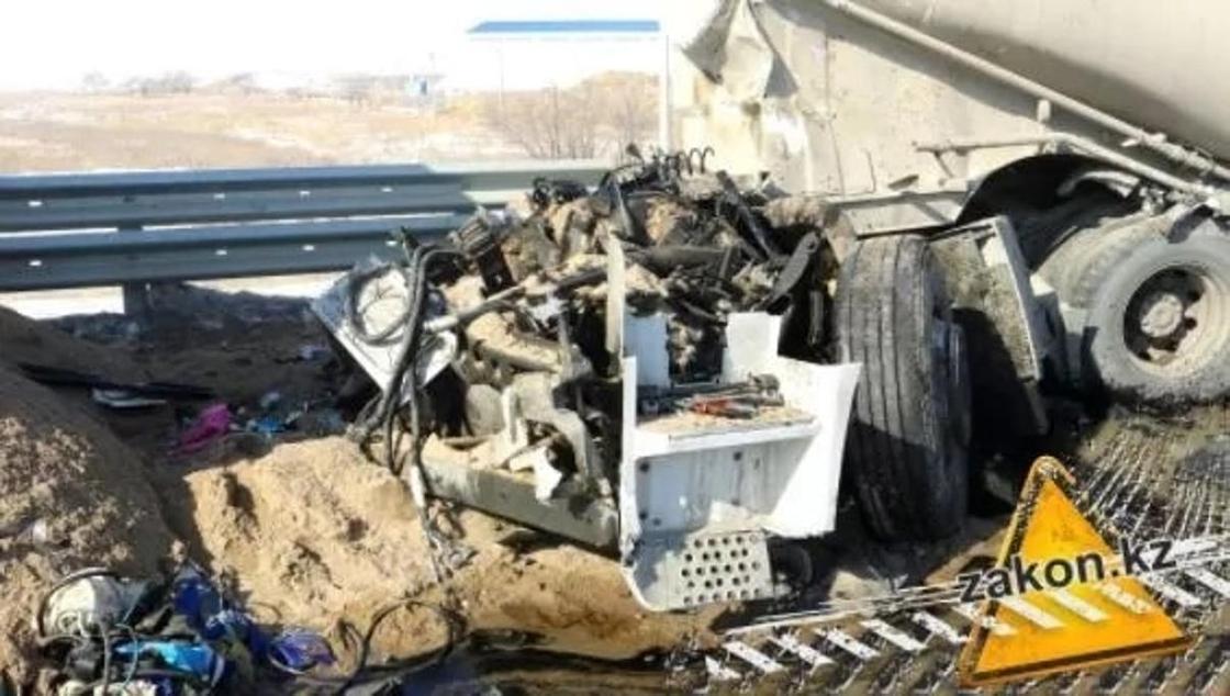 Водитель цементовоза погиб в страшном ДТП на Капчагайской трассе