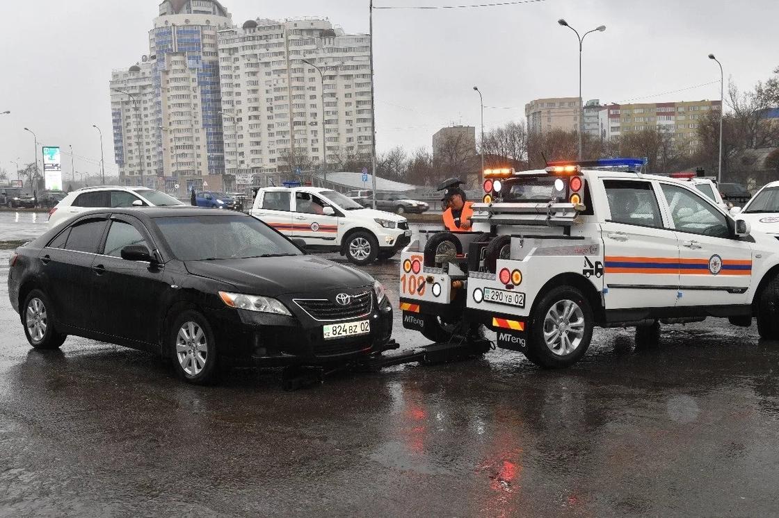 Погрузить за 120 секунд: в Алматы закупили новые маневренные эвакуаторы (видео)