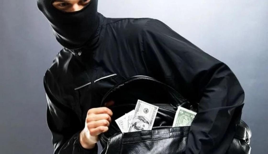 Охранник пострадал при ограблении банкомата в Алматы