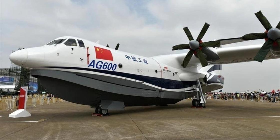 Крупнейший в мире самолет-амфибию испытали в Китае