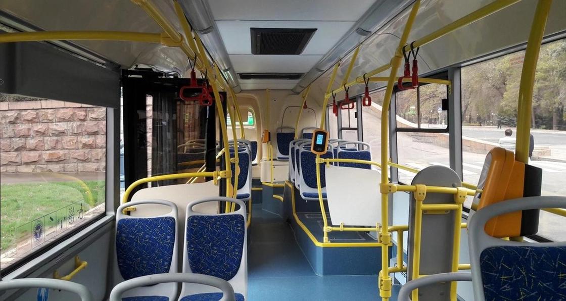Терминалы для оплаты наличными снова появятся в автобусах Алматы