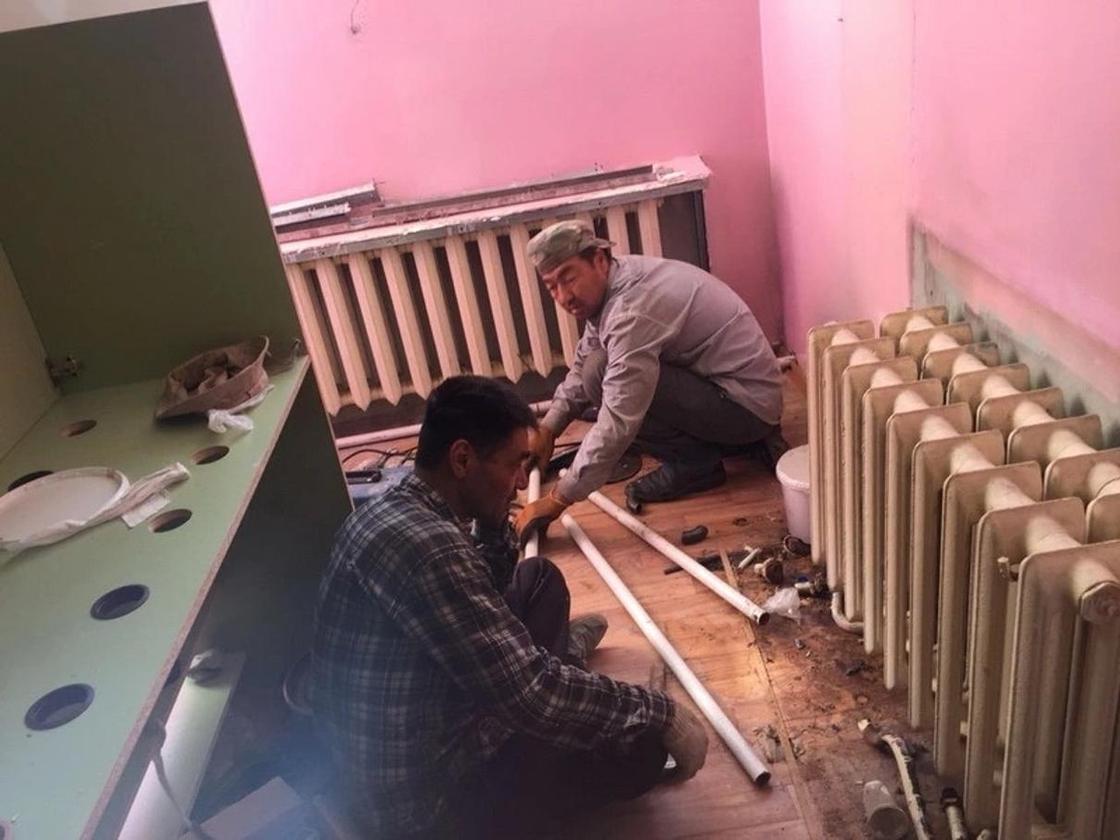 «Не ваше дело»: родителей возмутило проживание гастарбайтеров в детском саду в Алматы (фото, видео)