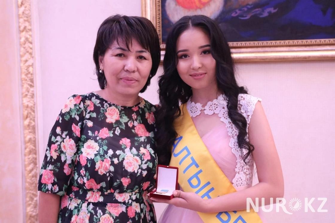 На 100 человек больше получили Алтын Белгi в этом году в Алматы