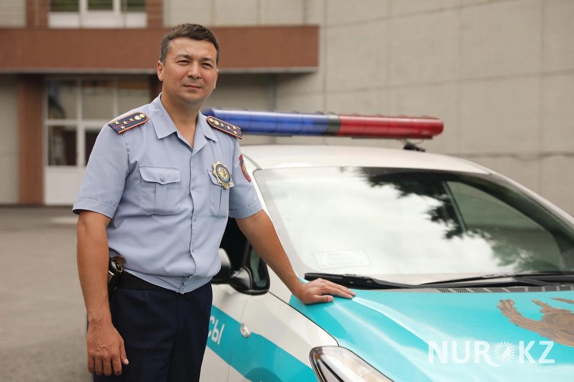 Полицейский из Алматы рассказал, как спас семью из пожара