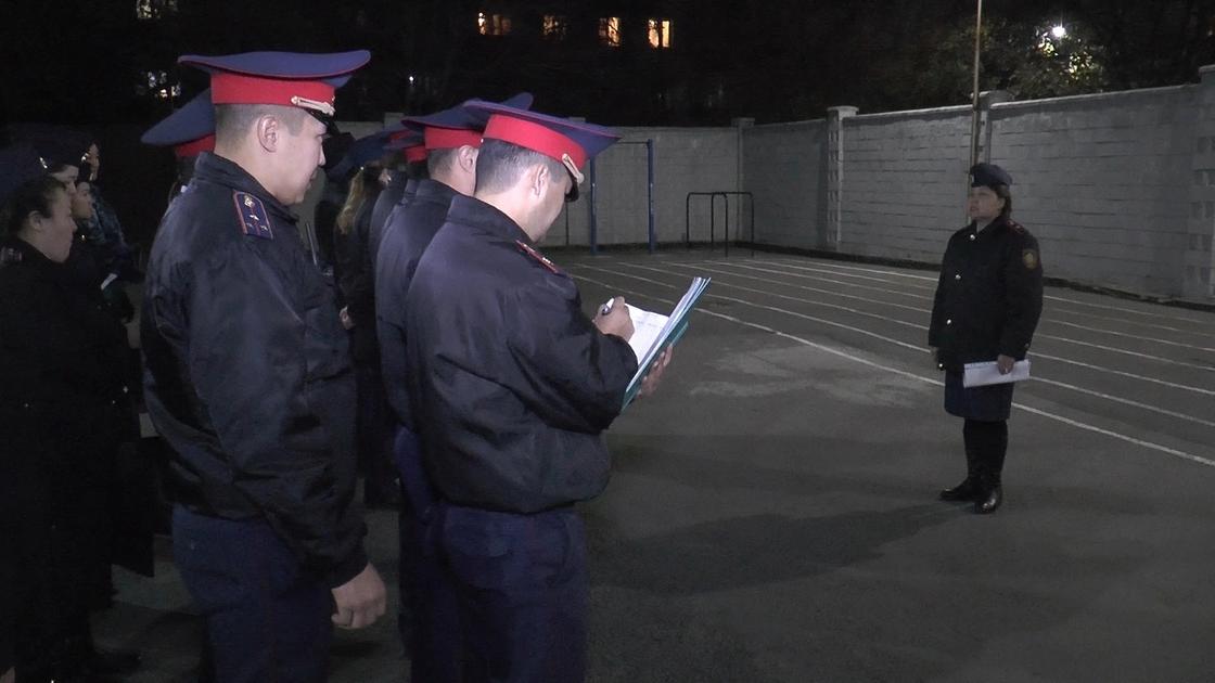 Родители 122 подростков в Алматы оштрафованы за ночные гуляния детей Родители 122 подростков в Алматы оштрафованы за ночные гуляния детей