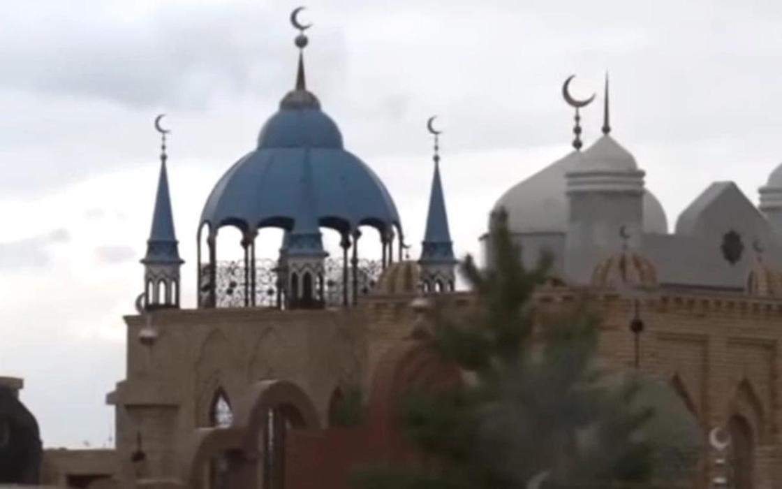 Видеодан скриншот: Ақмола облысындағы зираттар