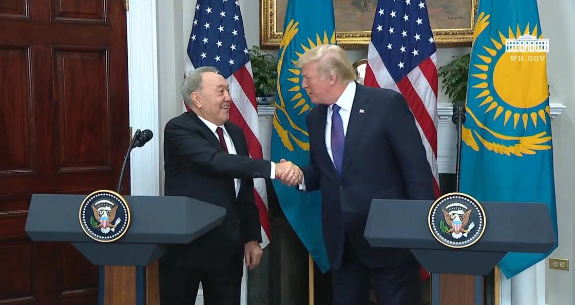 Рукопожатие Назарбаева и Трампа заинтриговало пользователей (видео)