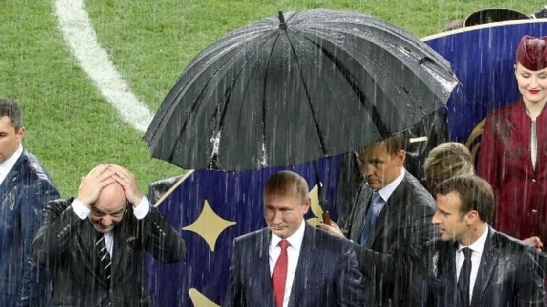В Кремле оправдались за зонт Путина на финале ЧМ-2018