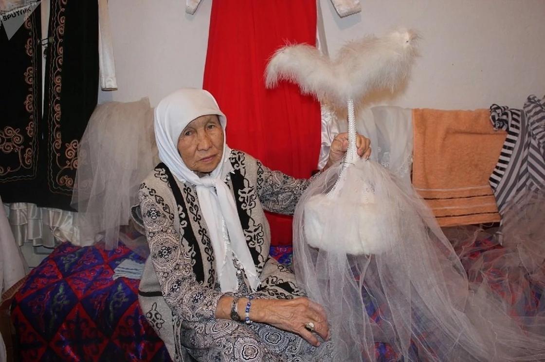 Как женщинам помогают выйти замуж и забеременеть в мавзолее в Туркестанской области