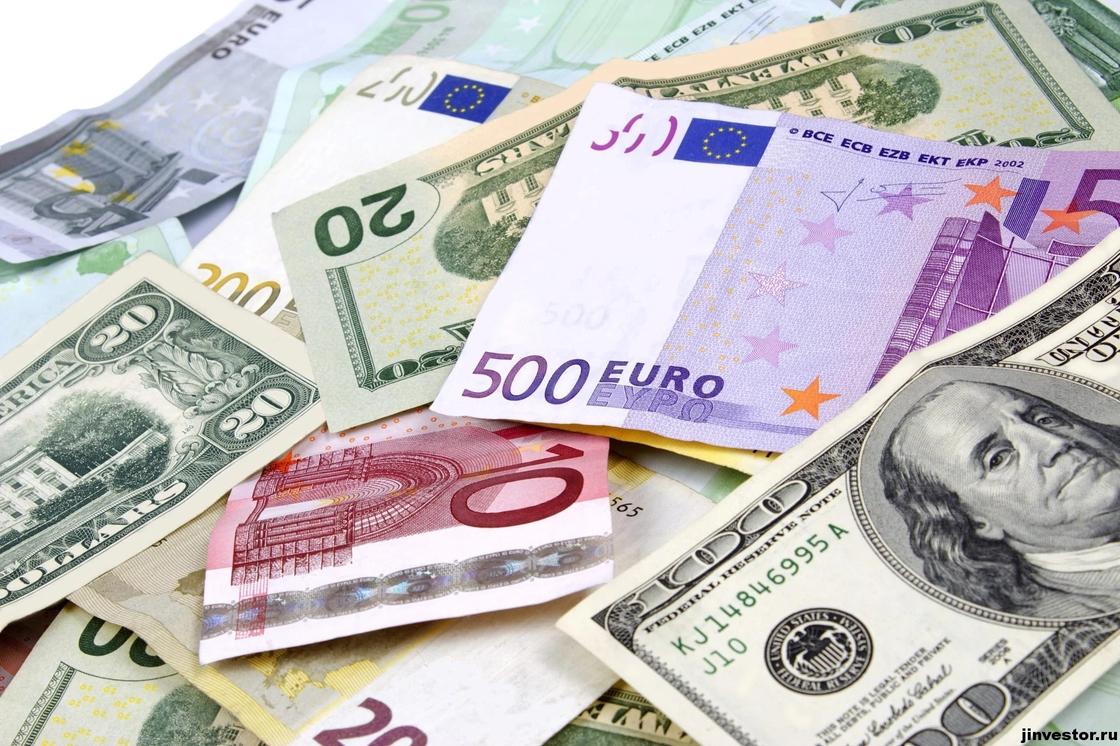 По результатам утренней сессии KASE доллар и евро подорожали на 6 тенге