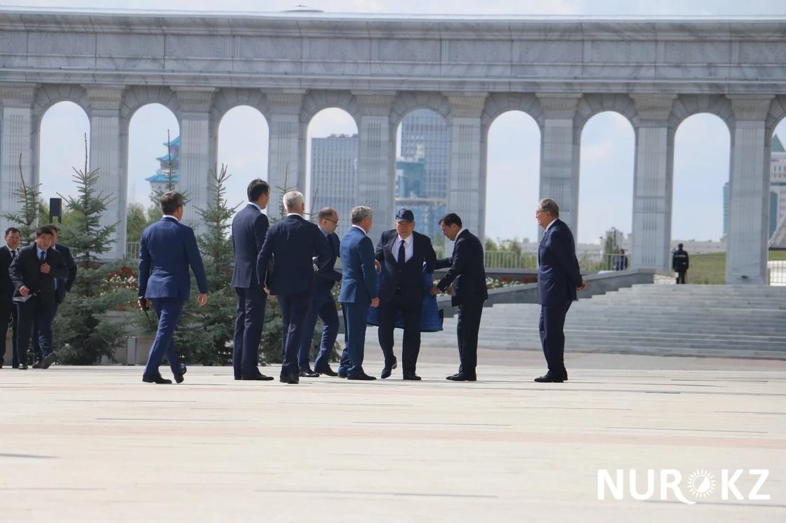Сенатор Назарбаева и олигарх Машкевич пришли на открытие Стены мира в Астане (фото)