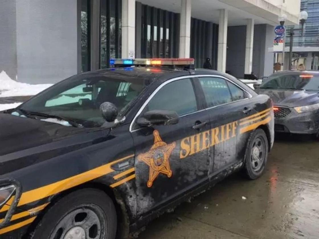 Помощник шерифа застрелил подростка прямо в зале суда