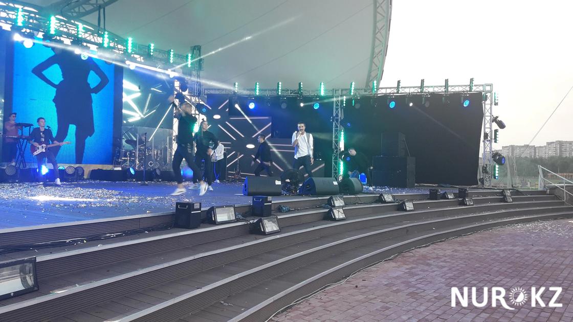 Фанаты атаковали кортеж Димы Билана после концерта в Павлодаре