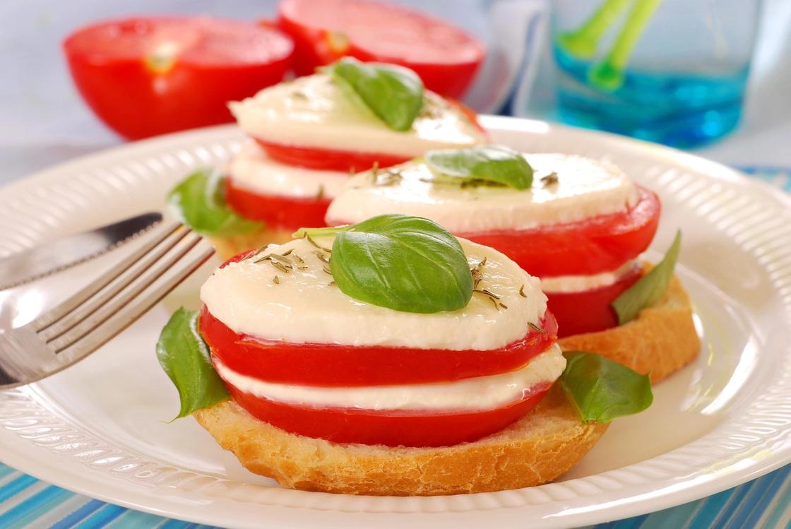 Вкусные бутерброды на праздничный стол: рецепты Вкусные бутерброды на праздничный стол: рецепты