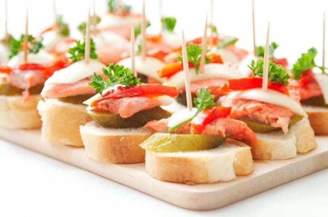 Вкусные бутерброды на праздничный стол: рецепты Вкусные бутерброды на праздничный стол: рецепты