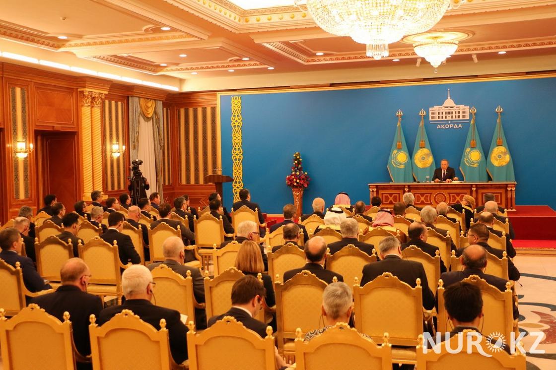 Назарбаев рассказал, как разобраться с антироссийскими санкциями