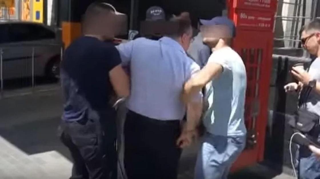 Борисов арест. Бабченко задержан в Стамбуле. Клоунада СБУ Геращенко Бабченко фото.