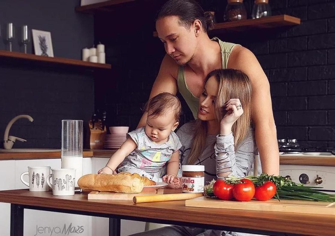 Дарья Александрова с мужем и дочерью. Фото: Instagram Дарья Александрова с мужем и дочерью. Фото: Instagram