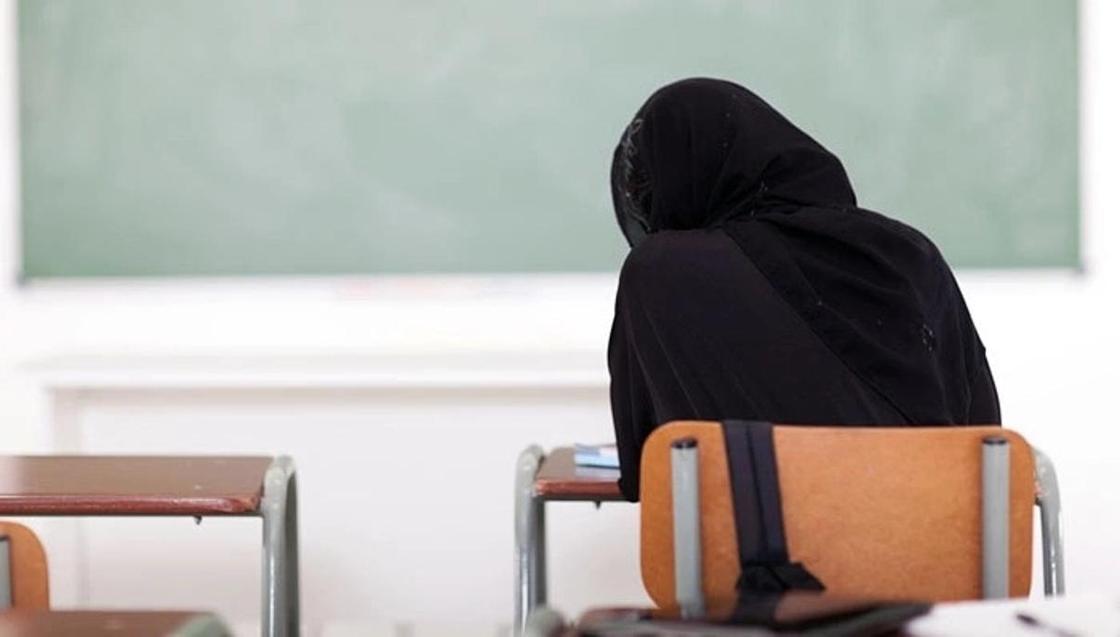 Школьницы согласились снять хиджабы в Туркестанской области (видео)