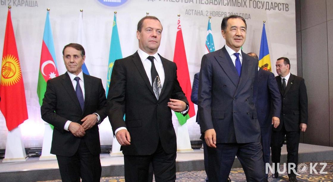 Дмитрий Медведев удивил выбором галстука в Астане (фото)