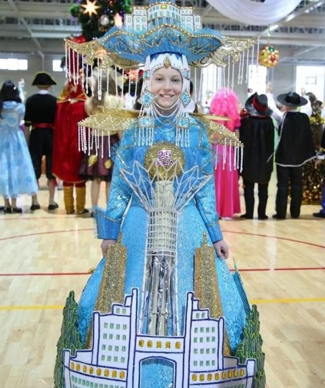 "Помогите развидеть": в Сети высмеяли костюм алматинки на «Мисс Вселенная»