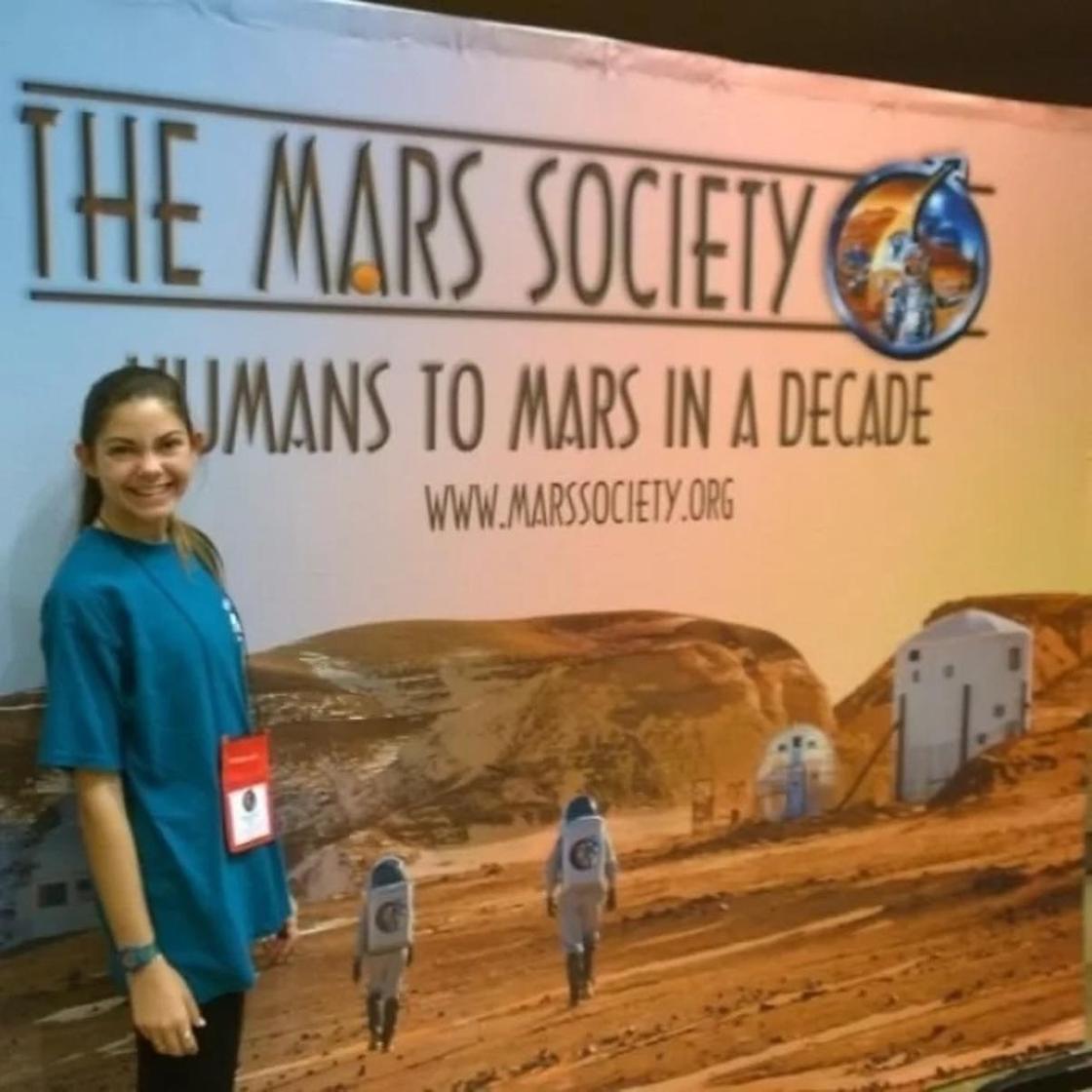 Алисса Карсон - девушка, которая собирается полететь на Марс