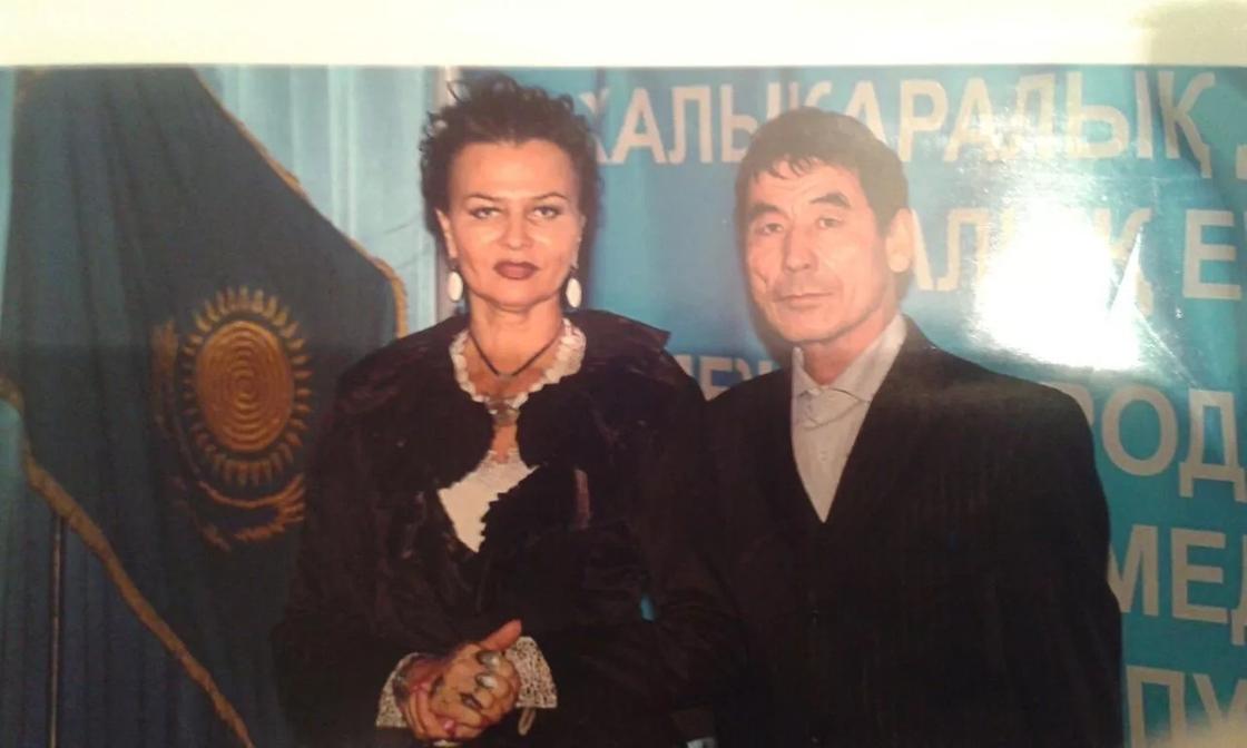 Аргын Айтжанов с экстрасенсом Валентиной Никитенко на международном съезде целителей в Алматы, 2011 год.