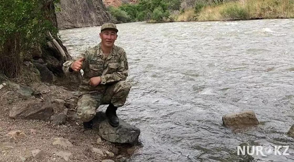 Эксперты не нашли синяков на теле умершего на погранпосту солдата из Караганды