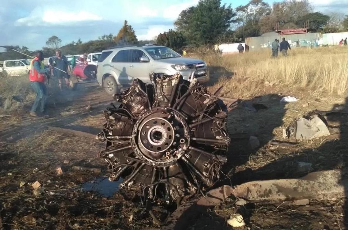 Покореженные кресла: пассажирский лайнер рухнул в ЮАР (фото)