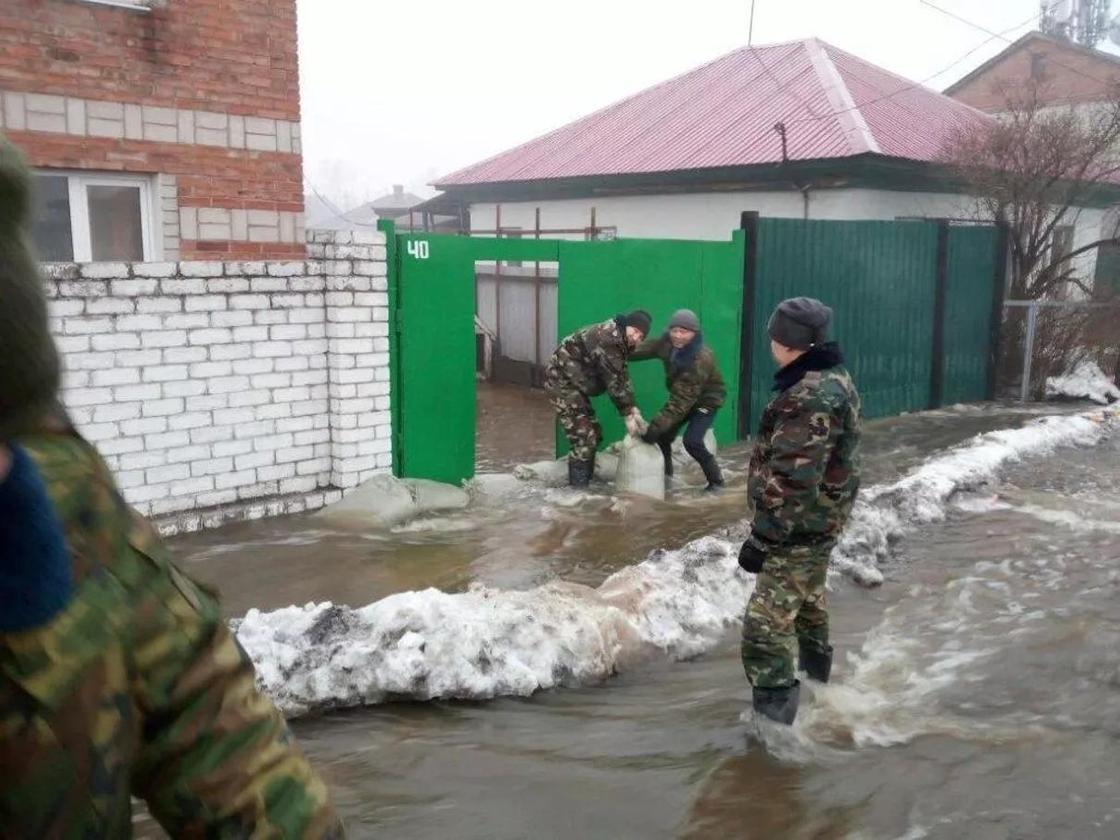 Последствия дождей в ВКО: затоплен мост, вода переливается через дороги (фото) Последствия дождей в ВКО: затоплен мост, вода переливается через дороги (фото)