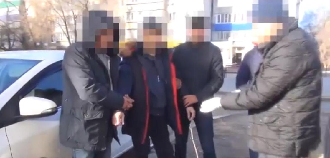 Патриотичный взяточник: в ЗКО на взятке поймали замначальника отдела полиции Патриотичный взяточник: в ЗКО на взятке поймали замначальника отдела полиции
