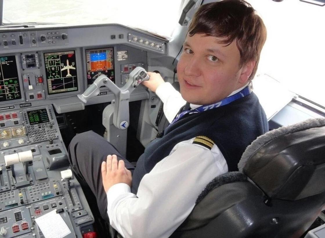 "После такого не выживают": отец пилота об инциденте с самолетом Air Astana