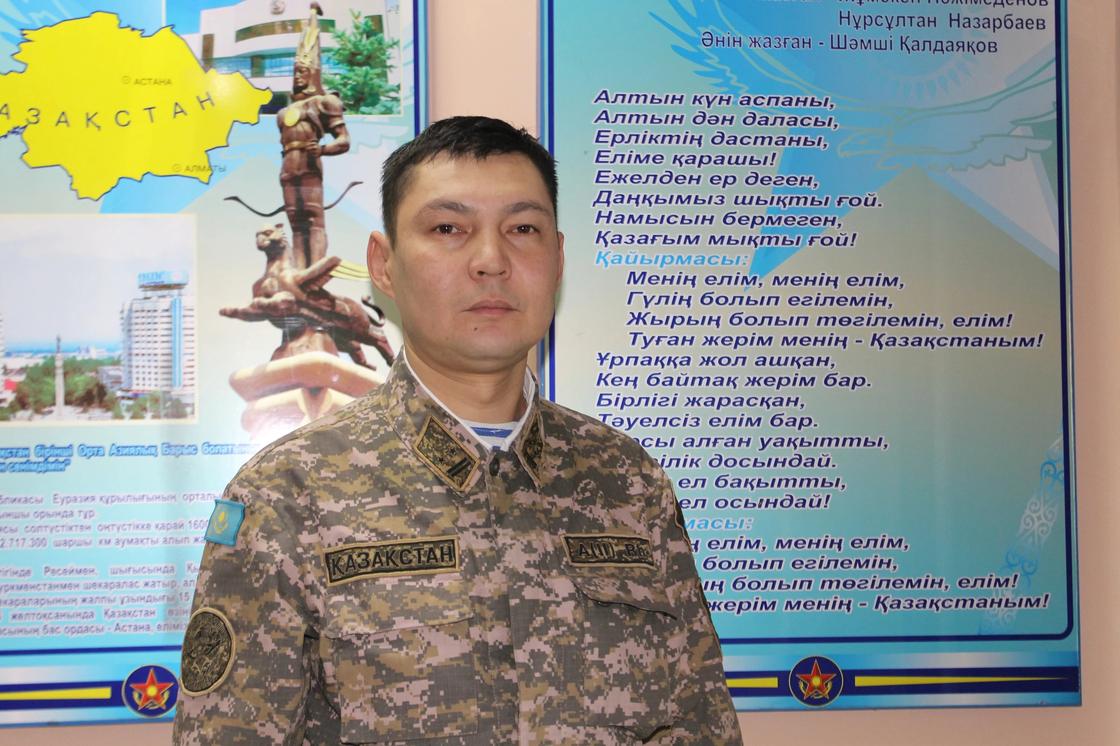 Десантник обезоружил преступника с пистолетом и гранатой в Алматы