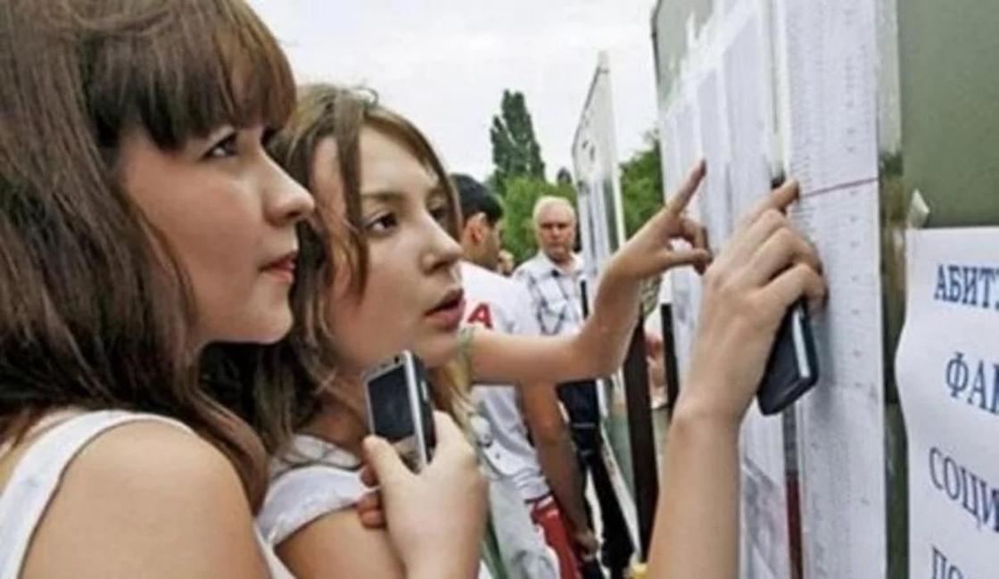Список обладателей образовательных грантов на обучение в вузах Казахстана опубликовали в МОН РК