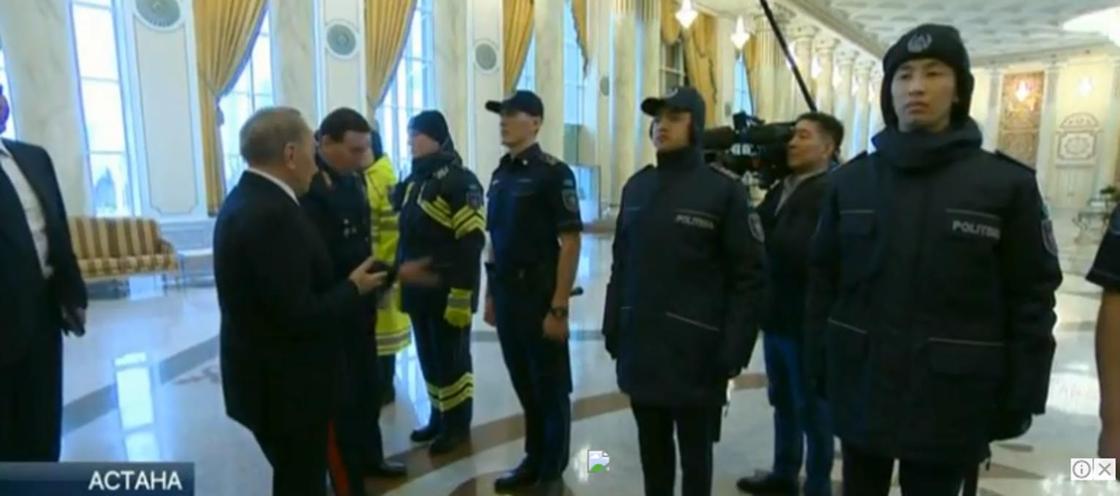 Касымов показал Назарбаеву новую форму полицейских (фото)