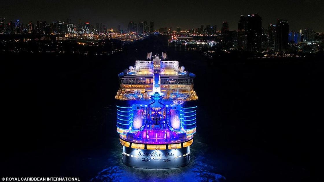 Самый большой в мире круизный корабль «Симфония морей» дебютировал в США