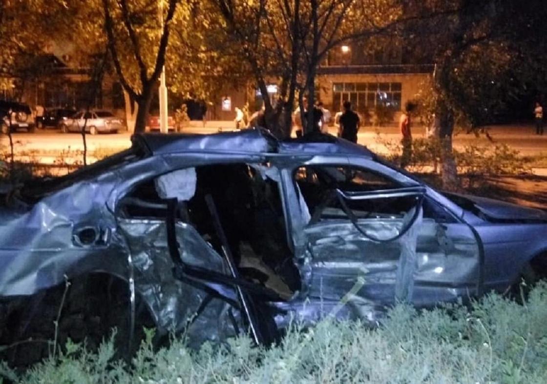 Пять человек погибли в столкновении Lexus и BMW в Жанаозене (фото)