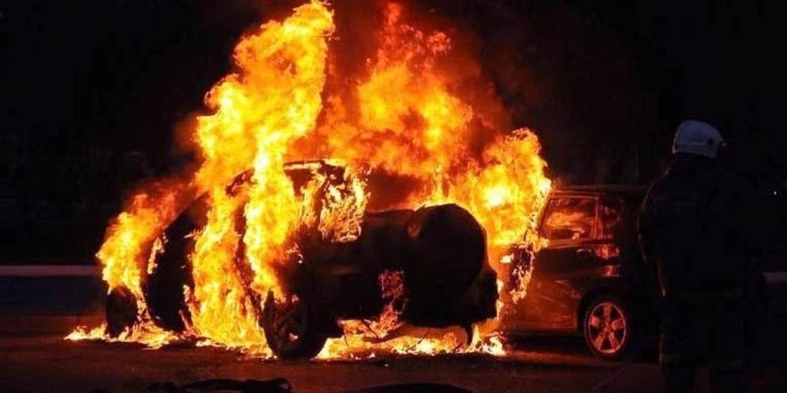Джип «Тойота Ленд Крузер Прадо» сожгли в Темиртау