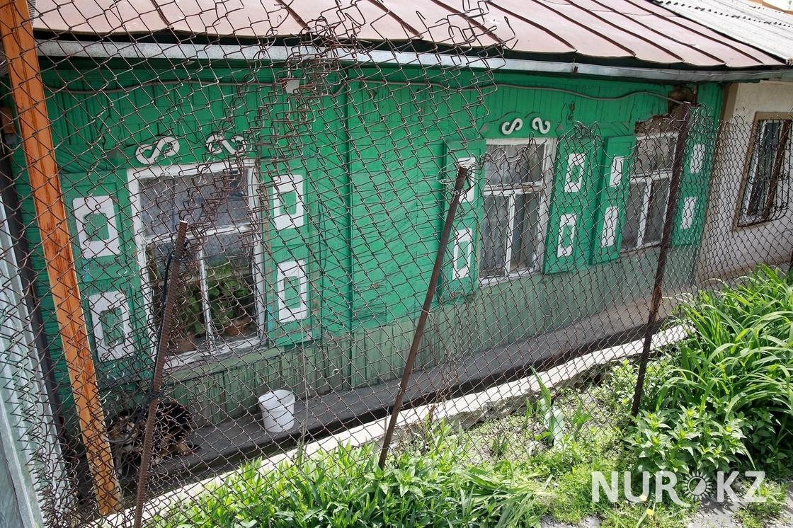 04.05 Заброшенное кладбище возле домов: как выглядит самый старый район Алматы (фото)