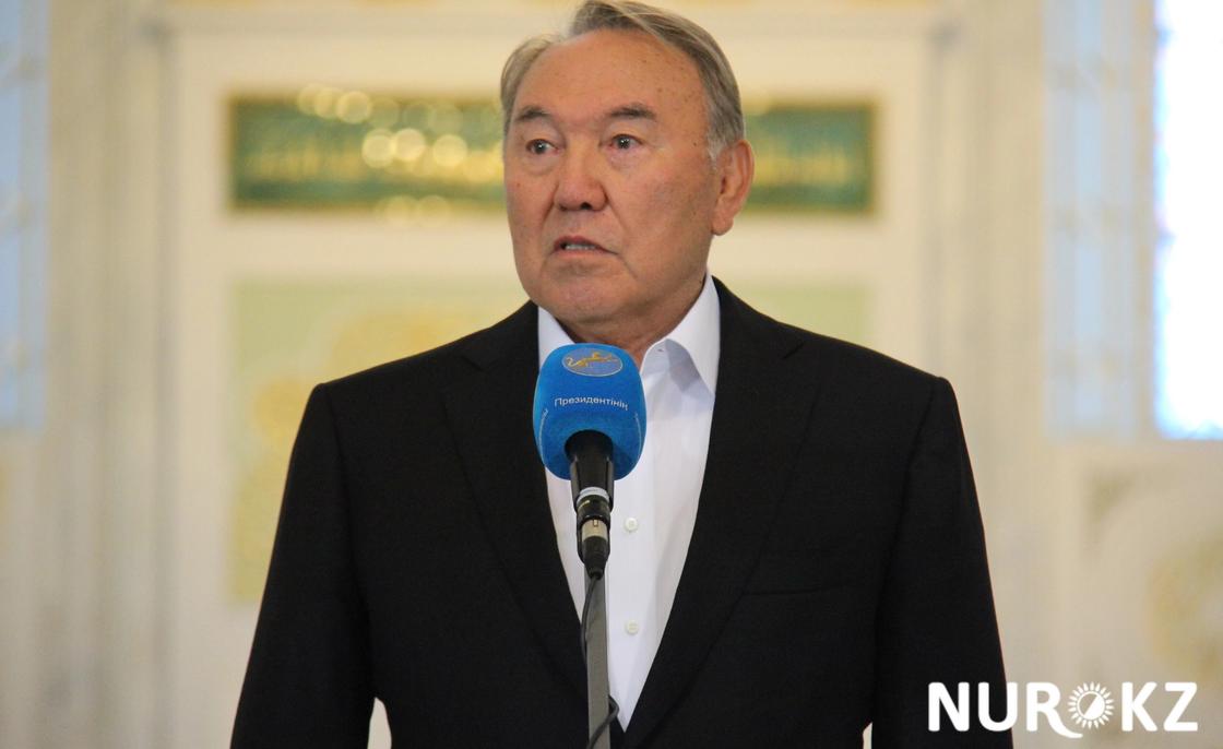 «Пусть все желания исполнятся»: Нурсултан Назарбаев посетил мечеть Хазрет Султан