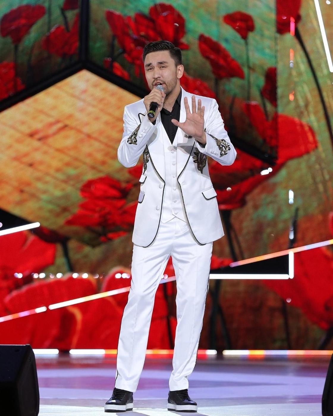 Казахстанский певец Амре вышел в финал "Славянского базара"