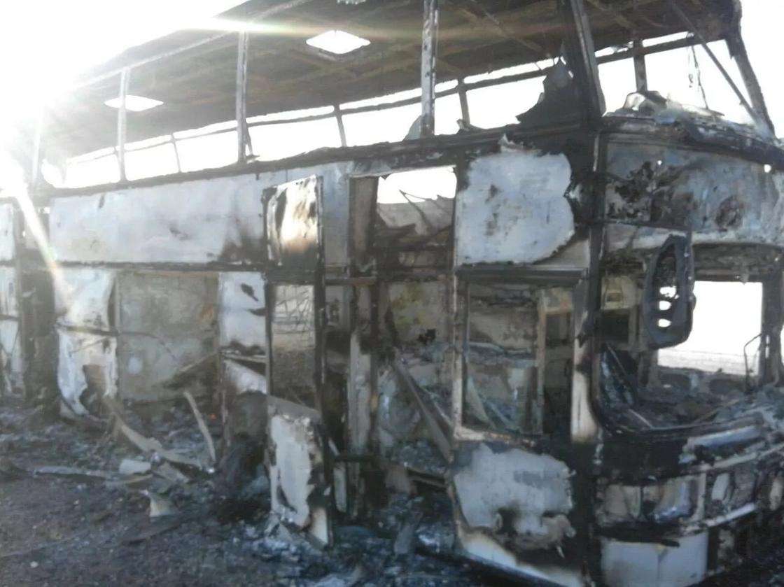 Выяснилась причина пожара в автобусе в Актюбинской области, где погибли 52 человека