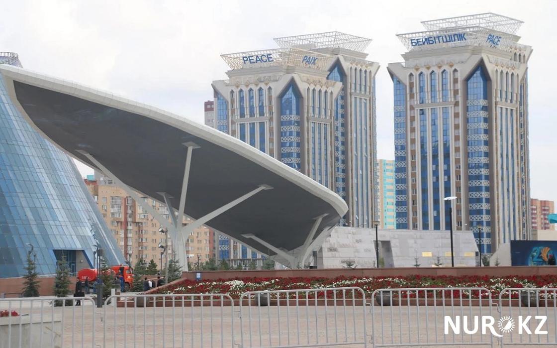 1,8 млрд за лепесток: Назарбаев открыл Стену мира в Астане (фото)
