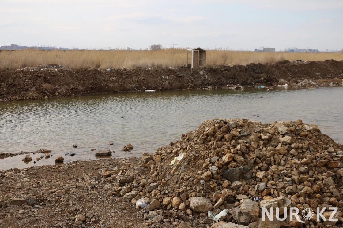 Талдыколь наступает: Астанчане боятся утонуть в грязи, мусоре и сточных водах (фото)