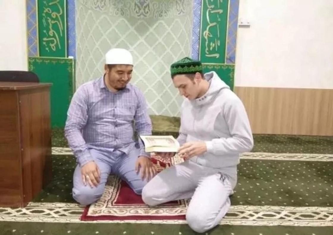Русский парень из Шымкента принял ислам и собирается в хадж