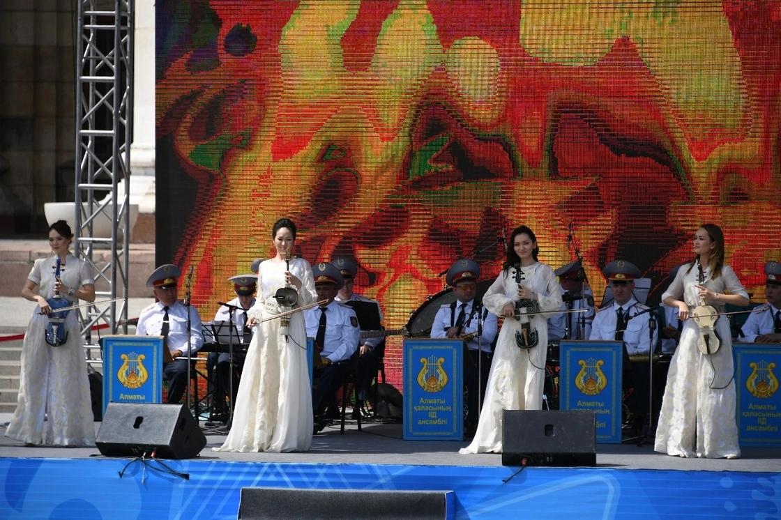 Мадина Садвакасова, Али Окапов, Беркут: грандиозный концерт устроили для полицейских Алматы