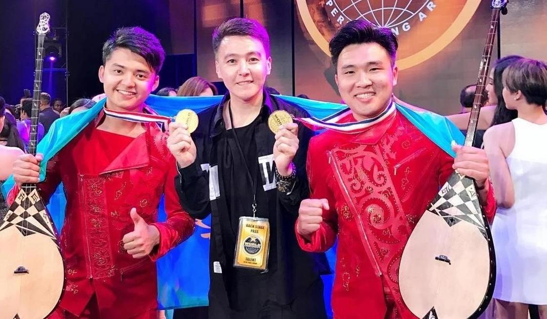 Казахстанские домбристы завоевали "золото" в Голливуде