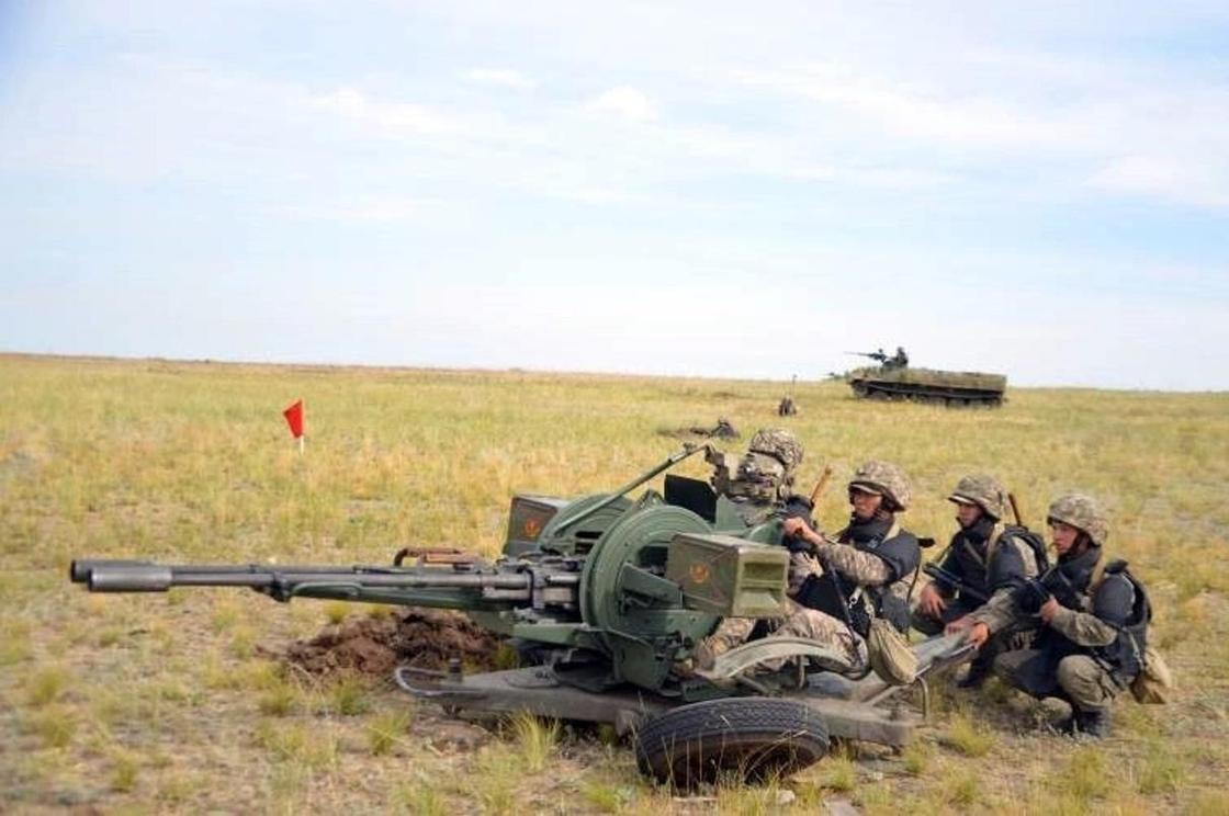 В Вооруженных Силах Казахстана проходят боевые стрельбы взводов