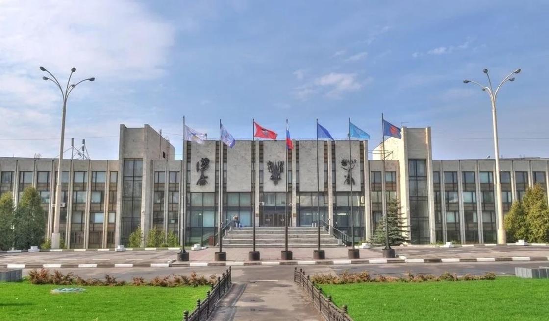 СМИ: Студентку из Казахстана вытолкнули из окна МГИМО в Москве