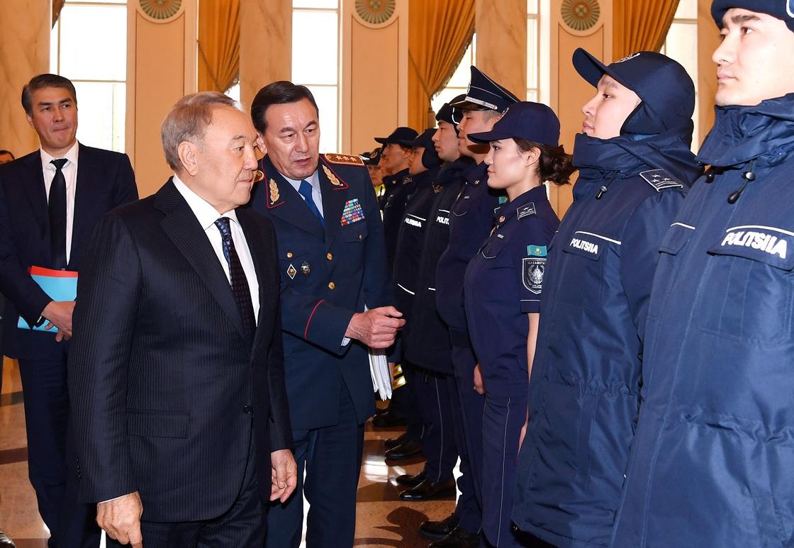 "Люди не чувствуют себя в безопасности": Назарбаев о работе полиции